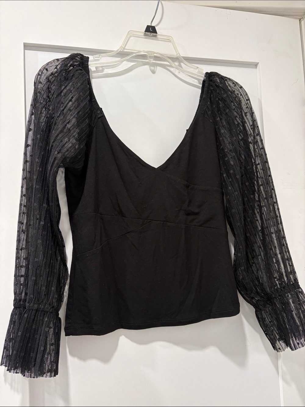 Women's Black V-Neck Puff Sleeve Top